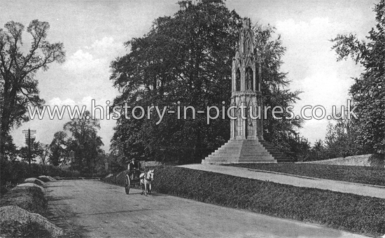 Queen Eleanor's Cross & London Road, Northampton. c.1910.